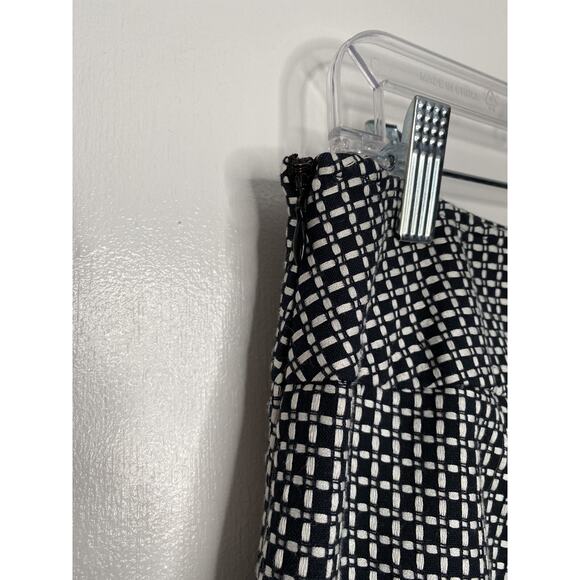ANN TAYLOR Black and White Check Skirt Two Statement Buttons in the Front Size 8 - Picture 5 of 9
